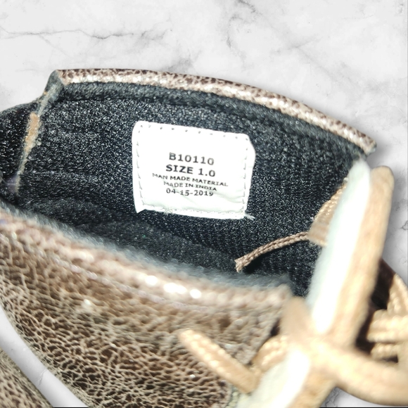 Infant Old Wear Baby moccasins - Picture 5 of 5